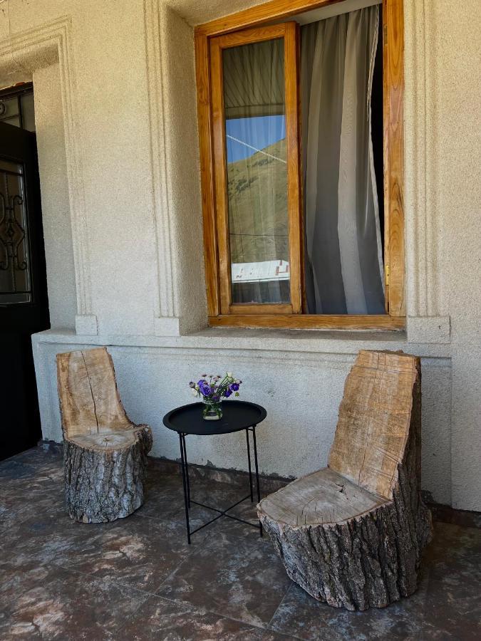 Guesthouse Kostava 72 Kazbegi Kültér fotó