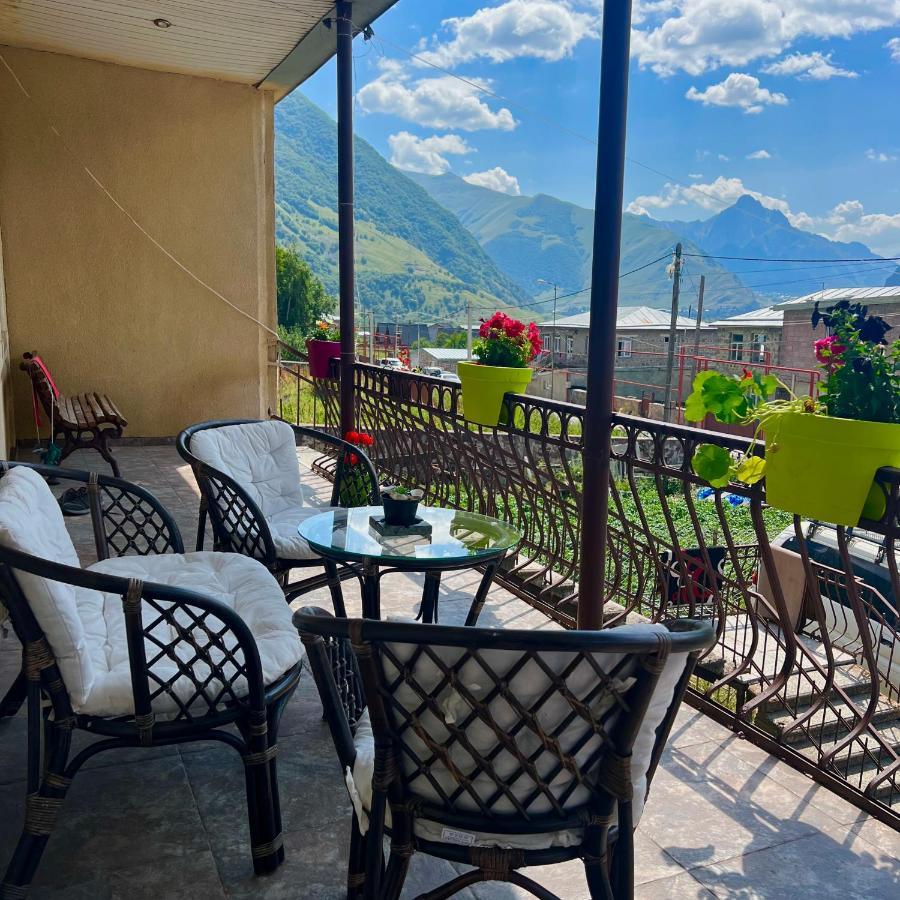 Guesthouse Kostava 72 Kazbegi Kültér fotó